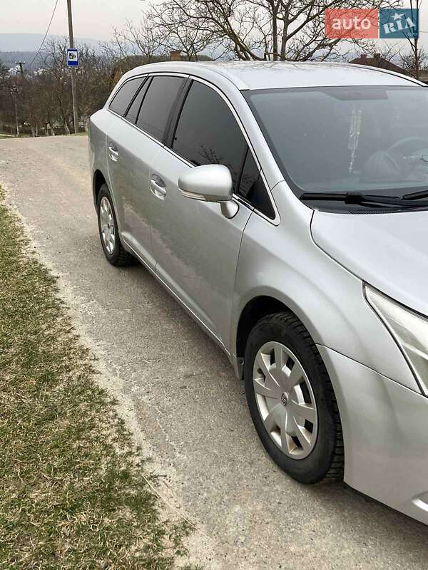 Универсал Toyota Avensis 2010 в Трускавце