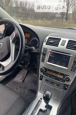 Седан Toyota Avensis 2012 в Каменском