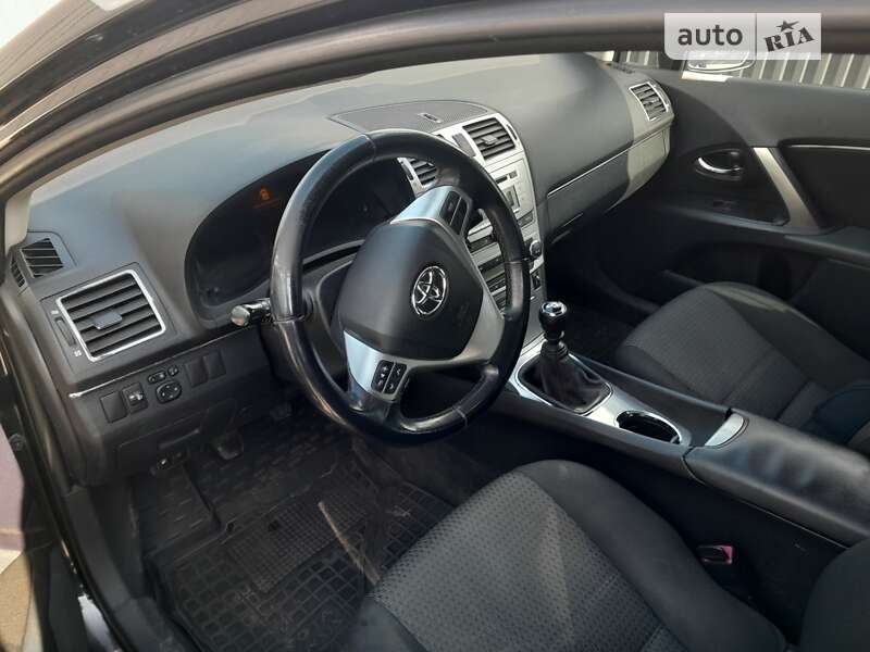 Седан Toyota Avensis 2013 в Дрогобыче
