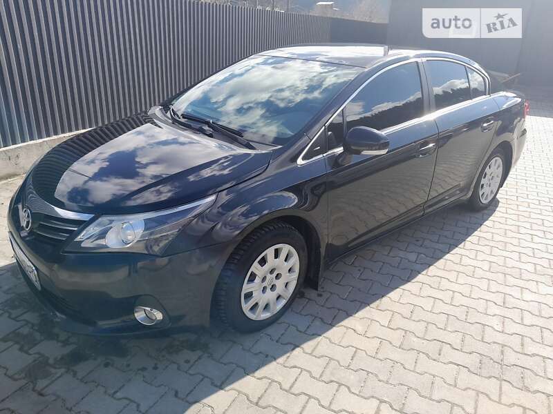 Седан Toyota Avensis 2013 в Дрогобыче
