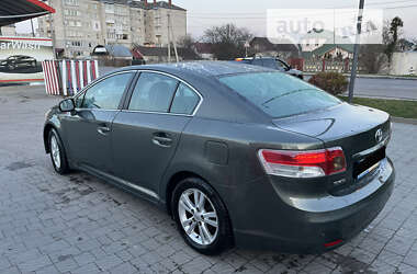 Седан Toyota Avensis 2009 в Стрые