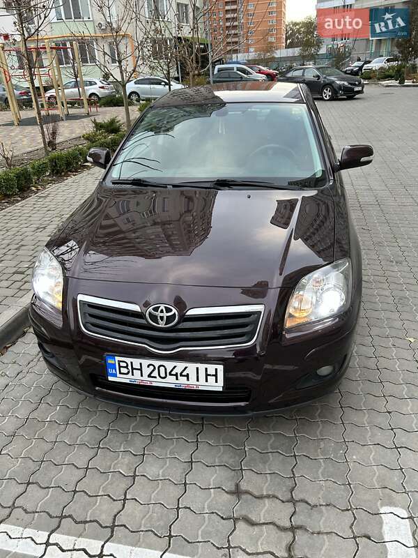 Седан Toyota Avensis 2007 в Южноукраинске