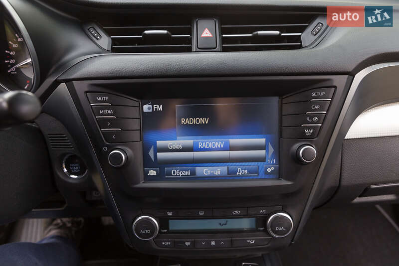 Седан Toyota Avensis 2015 в Дрогобыче