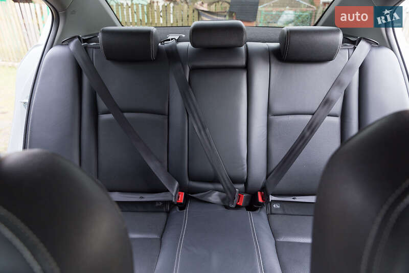 Седан Toyota Avensis 2015 в Дрогобыче