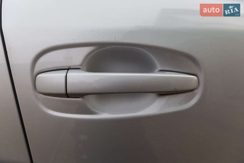 Седан Toyota Avensis 2015 в Дрогобыче