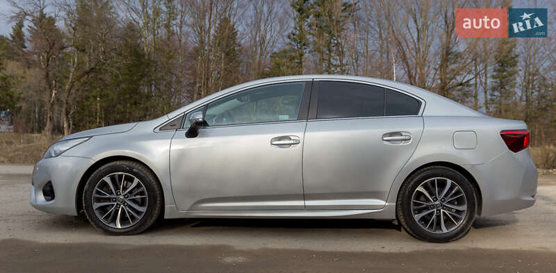 Седан Toyota Avensis 2015 в Дрогобыче