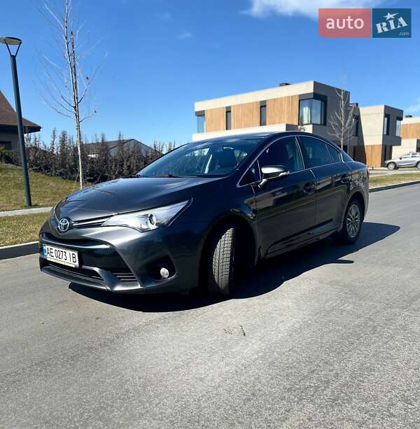 Седан Toyota Avensis 2016 в Днепре