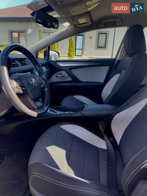 Седан Toyota Avensis 2016 в Днепре