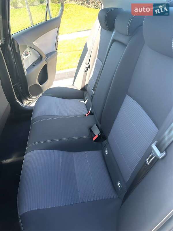 Седан Toyota Avensis 2016 в Днепре