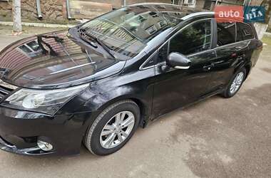 Універсал Toyota Avensis 2013 в Чернівцях