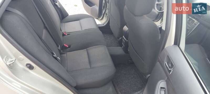 Універсал Toyota Avensis 2004 в Болграді