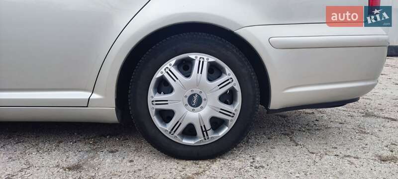 Універсал Toyota Avensis 2004 в Болграді