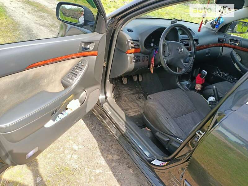 Универсал Toyota Avensis 2004 в Белой Церкви