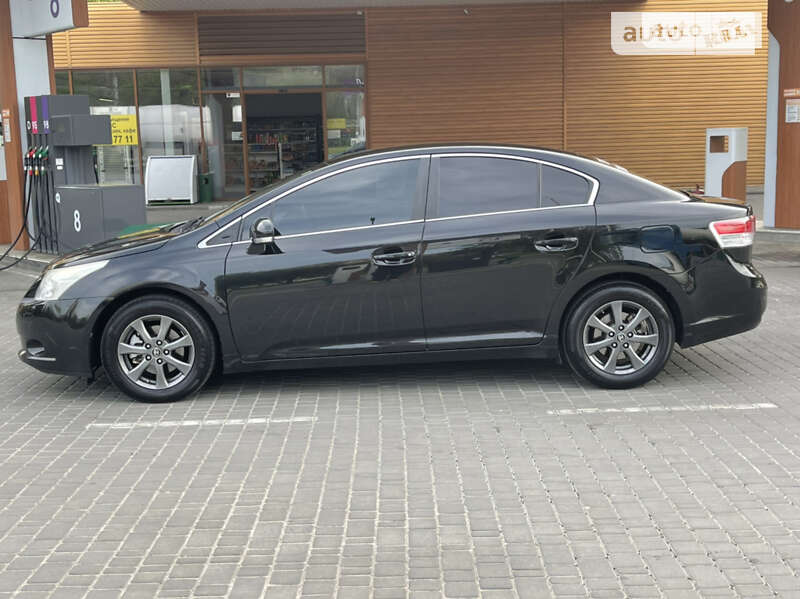 Седан Toyota Avensis 2012 в Херсоне