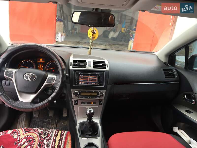 Универсал Toyota Avensis 2010 в Зборове