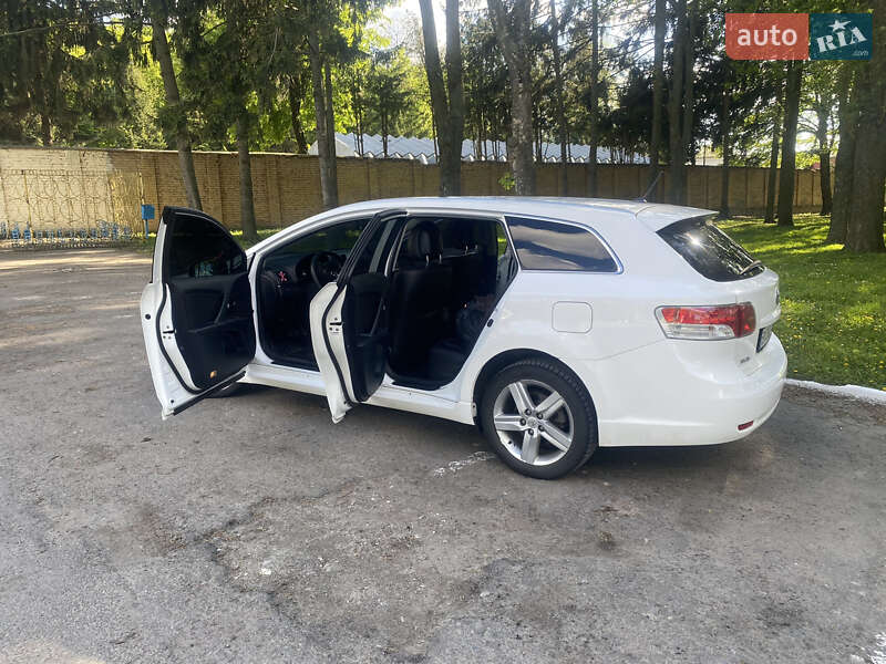 Универсал Toyota Avensis 2010 в Хмельницком