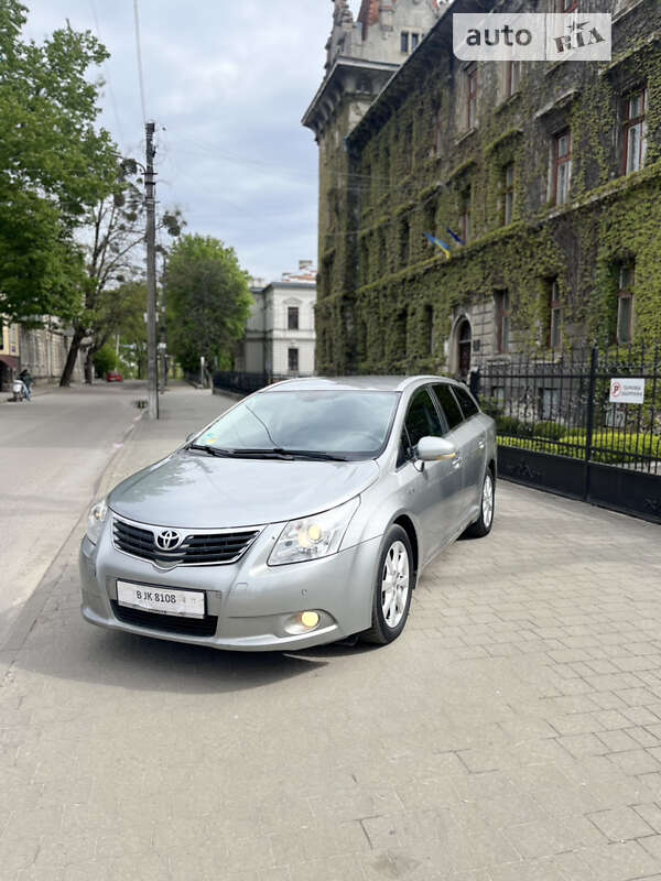 Универсал Toyota Avensis 2010 в Бродах