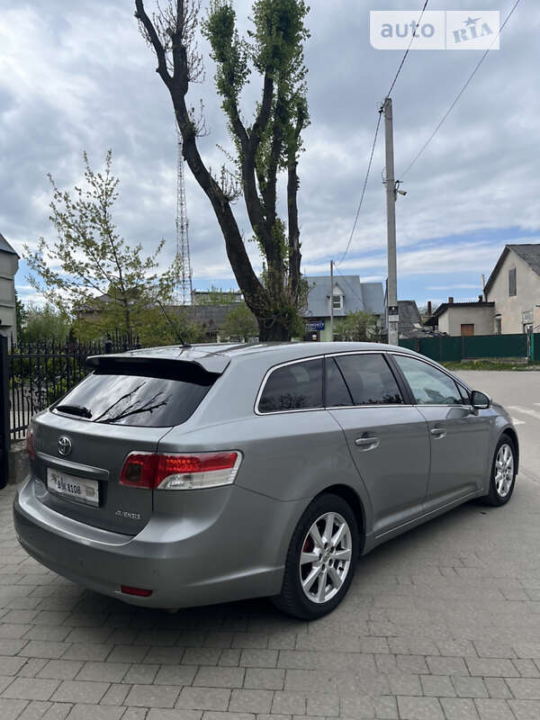 Универсал Toyota Avensis 2010 в Бродах