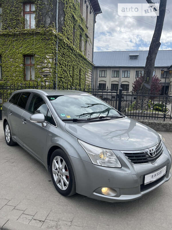Универсал Toyota Avensis 2010 в Бродах