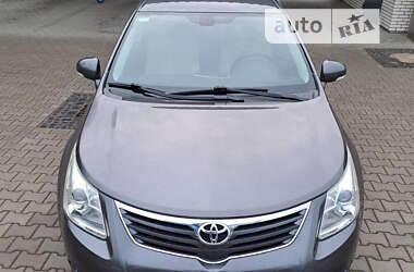 Седан Toyota Avensis 2010 в Львове