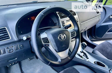 Седан Toyota Avensis 2012 в Умани