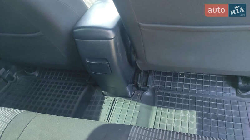 Седан Toyota Avensis 2010 в Новоднестровске