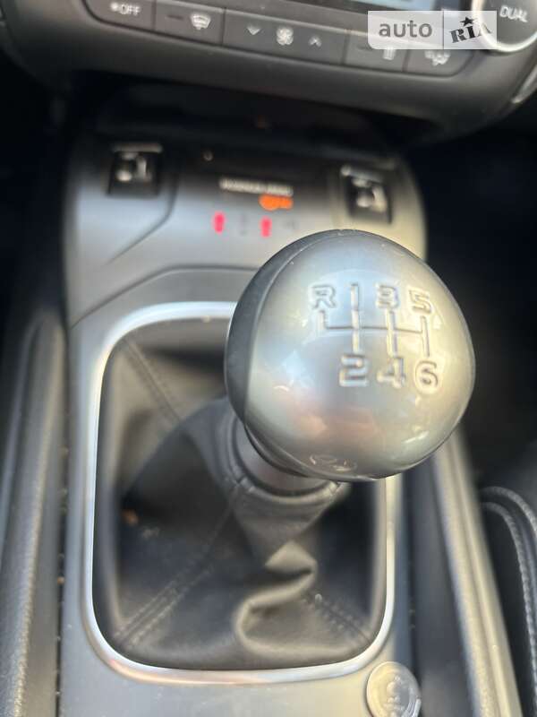 Універсал Toyota Avensis 2015 в Львові