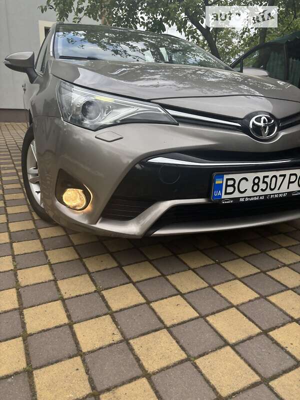 Універсал Toyota Avensis 2015 в Львові