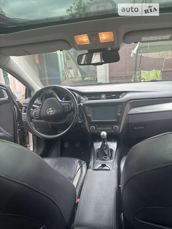 Універсал Toyota Avensis 2015 в Львові