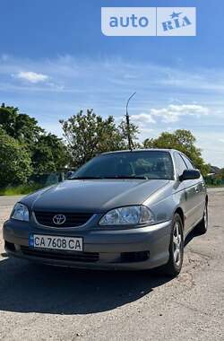 Седан Toyota Avensis 2001 в Черкасах