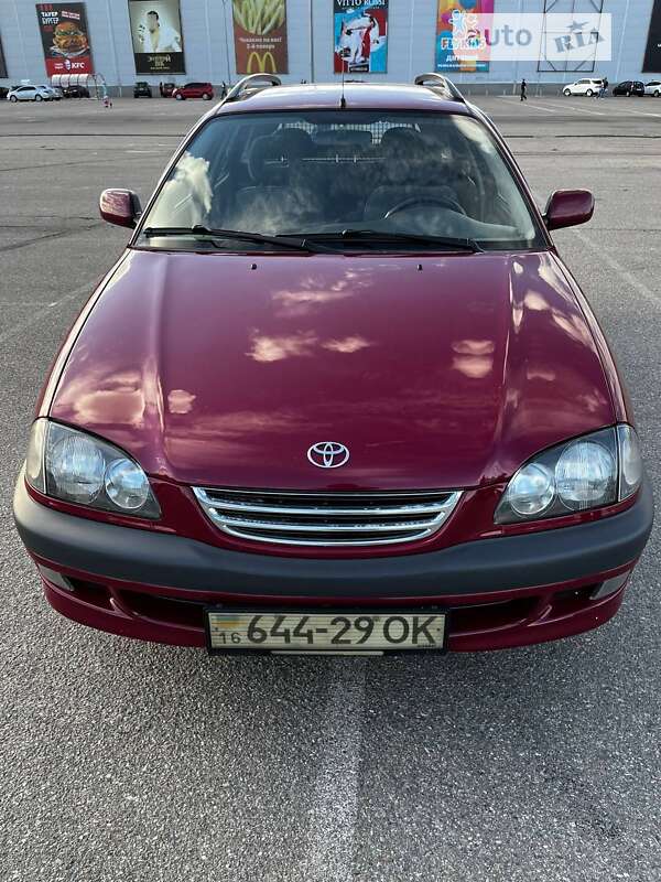 Универсал Toyota Avensis 1998 в Одессе