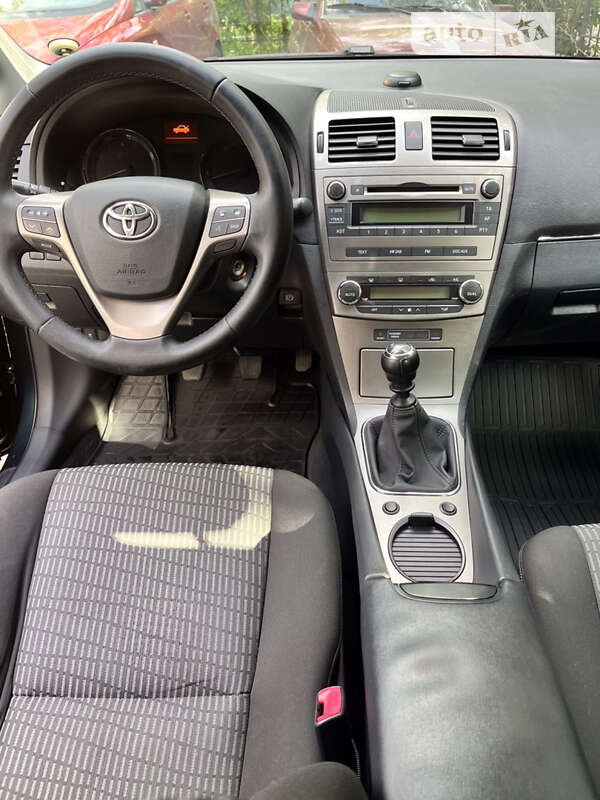 Седан Toyota Avensis 2011 в Киеве