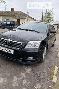 Лифтбек Toyota Avensis 2004 в Остроге