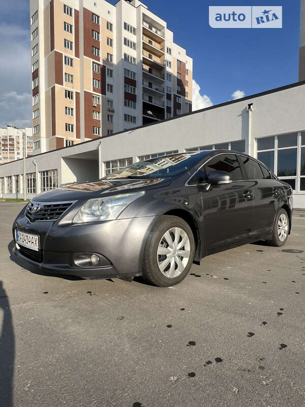 Седан Toyota Avensis 2010 в Киеве