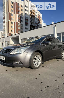 Седан Toyota Avensis 2010 в Киеве