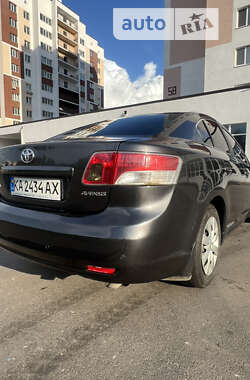 Седан Toyota Avensis 2010 в Киеве