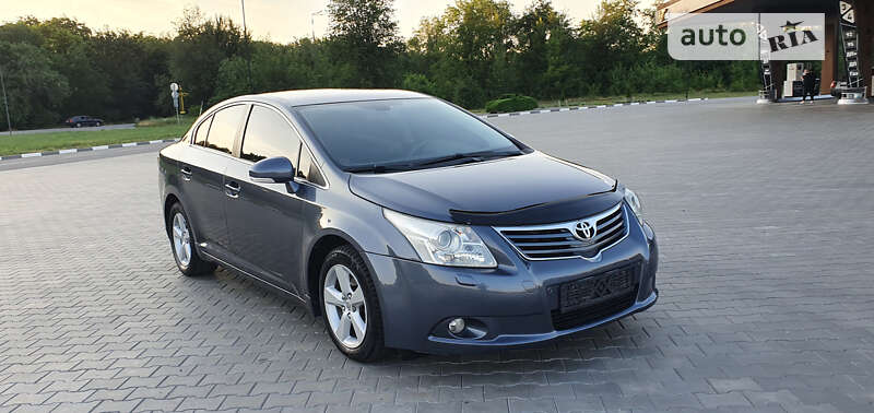 Седан Toyota Avensis 2010 в Жовтих Водах