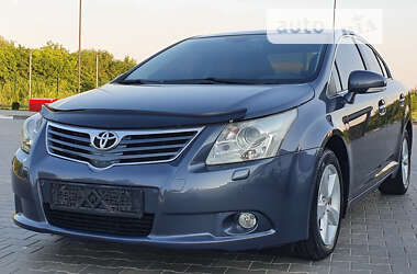 Седан Toyota Avensis 2010 в Жовтих Водах