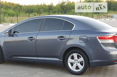 Седан Toyota Avensis 2010 в Жовтих Водах