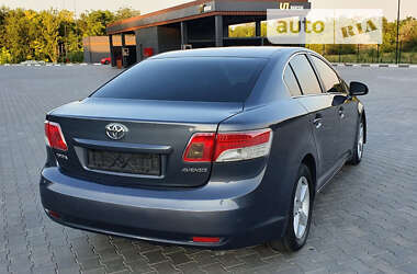 Седан Toyota Avensis 2010 в Жовтих Водах