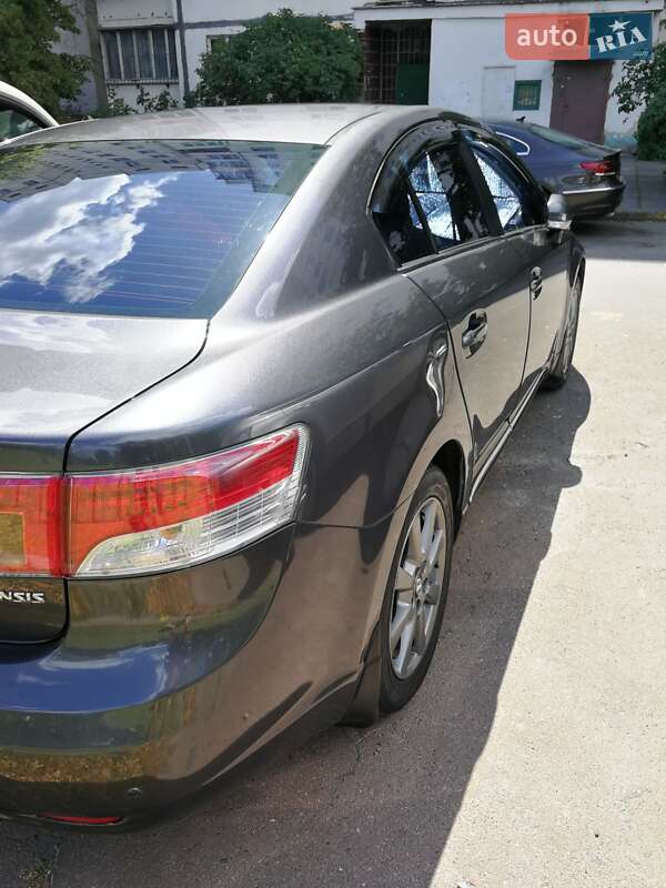 Седан Toyota Avensis 2008 в Киеве