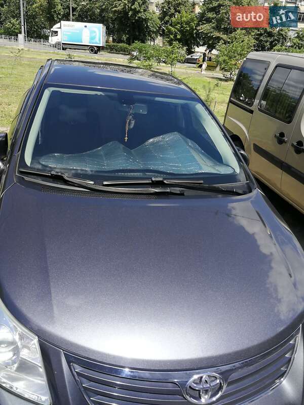 Седан Toyota Avensis 2008 в Киеве