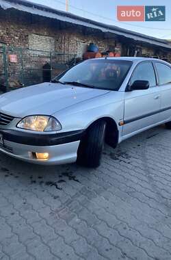 Седан Toyota Avensis 2002 в Львове