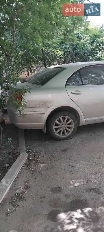 Седан Toyota Avensis 2003 в Николаеве
