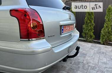 Універсал Toyota Avensis 2005 в Сарнах