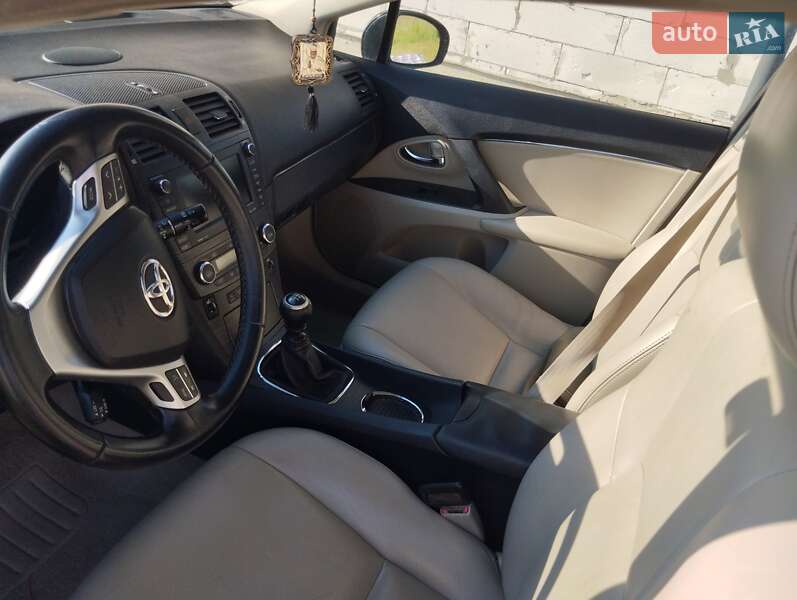 Універсал Toyota Avensis 2009 в Зорі