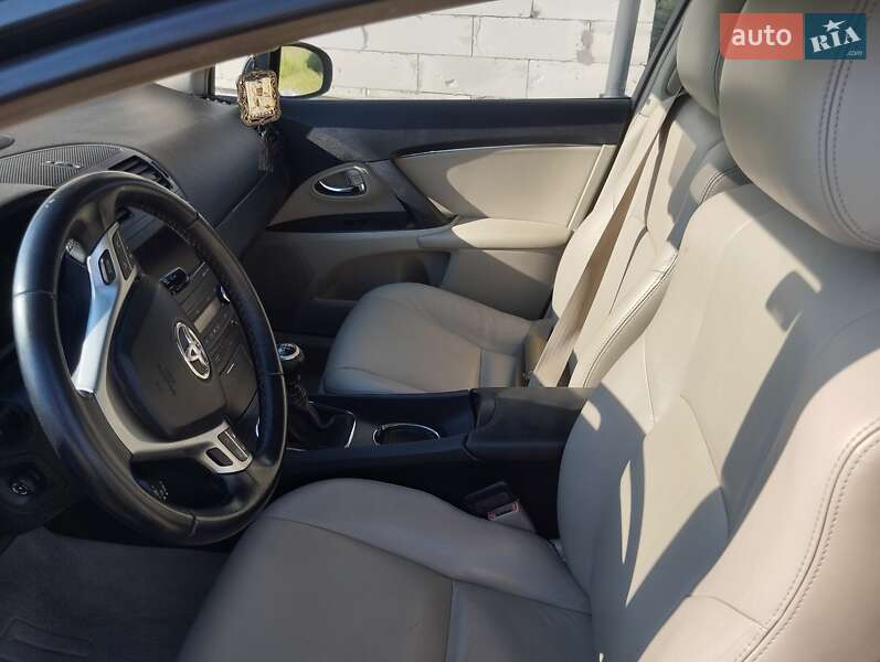 Універсал Toyota Avensis 2009 в Зорі