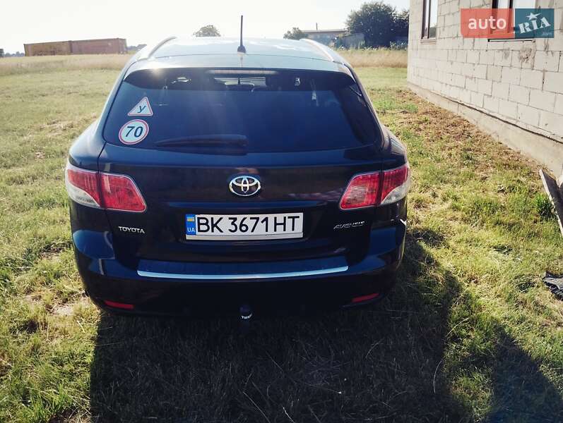 Універсал Toyota Avensis 2009 в Зорі