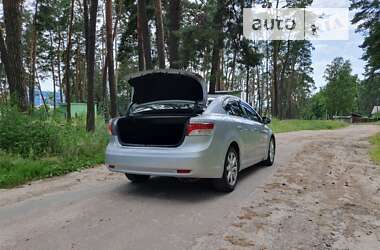 Седан Toyota Avensis 2012 в Чернигове