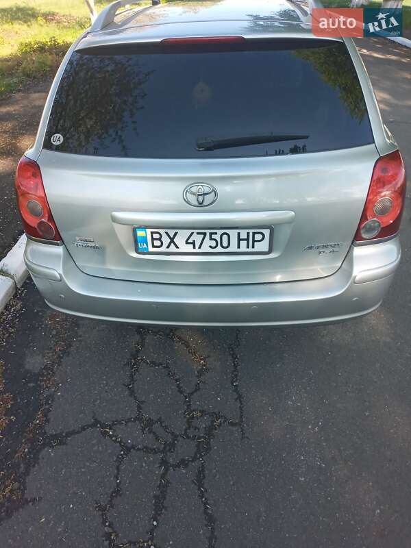 Универсал Toyota Avensis 2009 в Городке